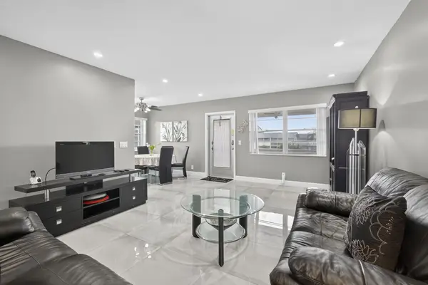 160 Easthampton G, West Palm Beach, FL 33417