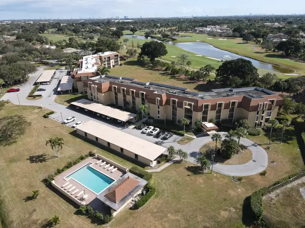 5390 Woodland Lakes Drive #201, Palm Beach Gardens, FL 33418