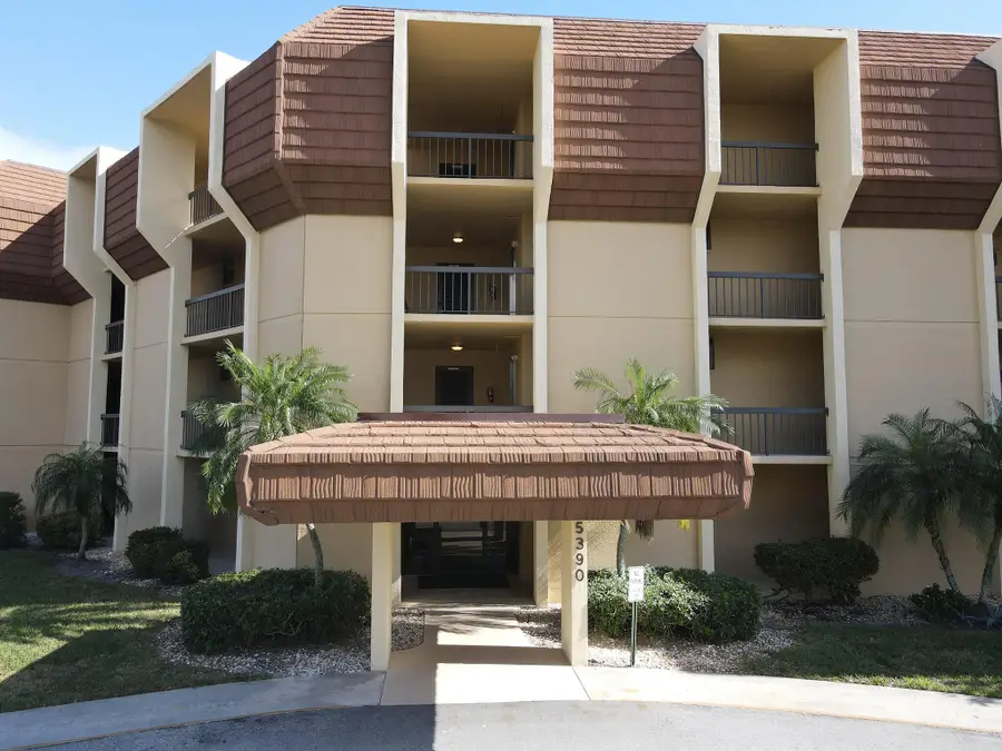 5390 Woodland Lakes Drive #201, Palm Beach Gardens, FL 33418 - #2