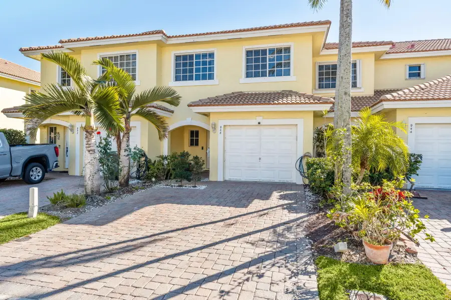 948 Imperial Lake Road, West Palm Beach, FL 33413 - Image #2