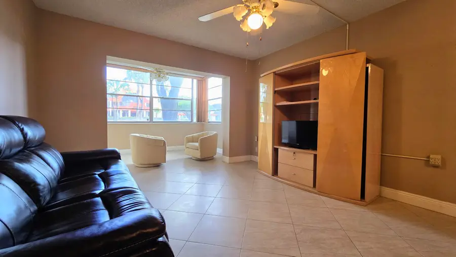 3140 Holiday Springs Boulevard #9-101, Margate, FL 33063 - Image #3