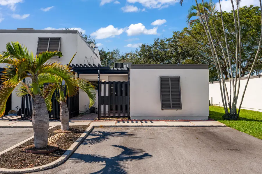 1340 E Golfview Drive, Pembroke Pines, FL 33026 - #2