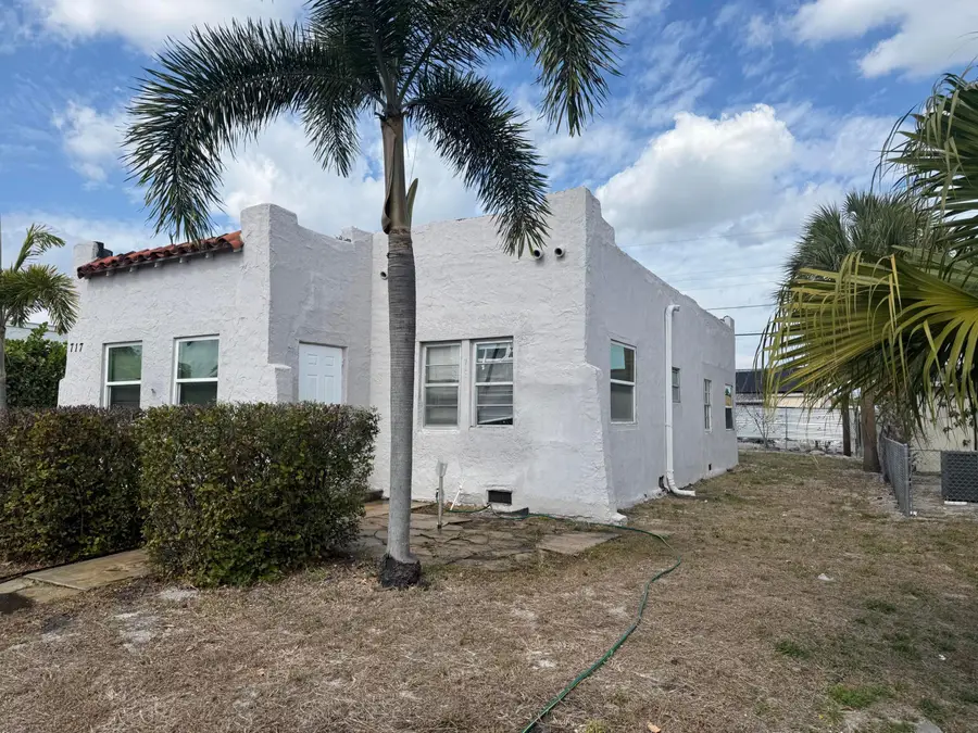 717 Selkirk Street, West Palm Beach, FL 33405 - #2
