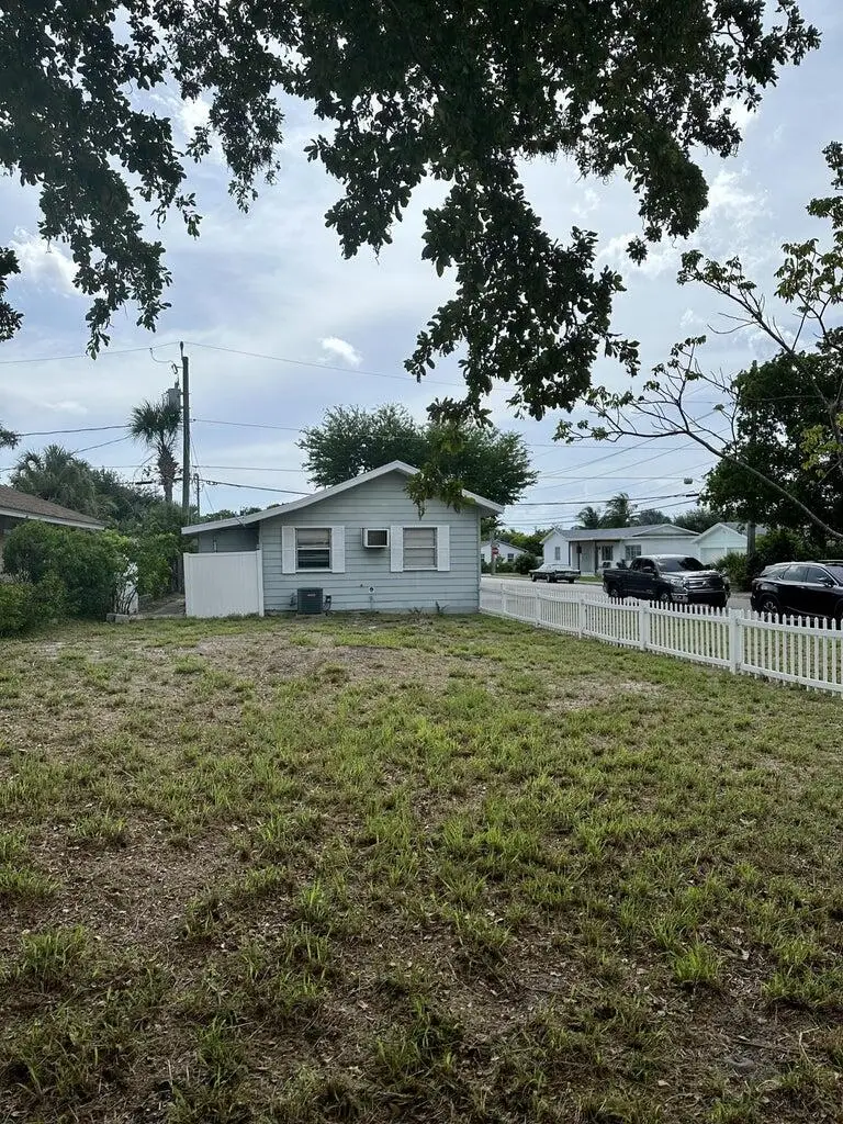 312 12th Avenue N, Lake Worth Beach, FL 33460 - #1