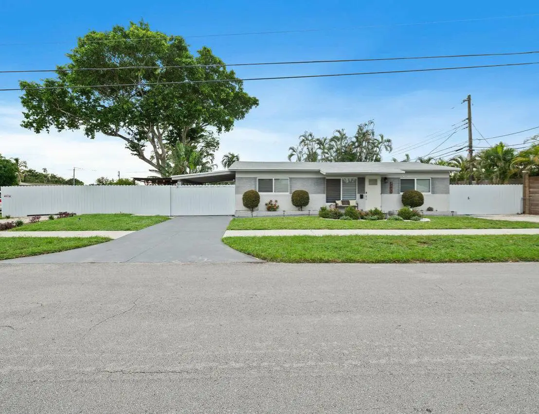 2301 N 69th Way E, Hollywood, FL 33024 - #1