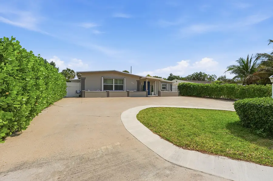 924 Sarazen Drive, West Palm Beach, FL 33413 - #2