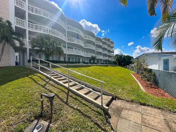 2381 Sunset Avenue #414, Lake Worth Beach, FL 33461