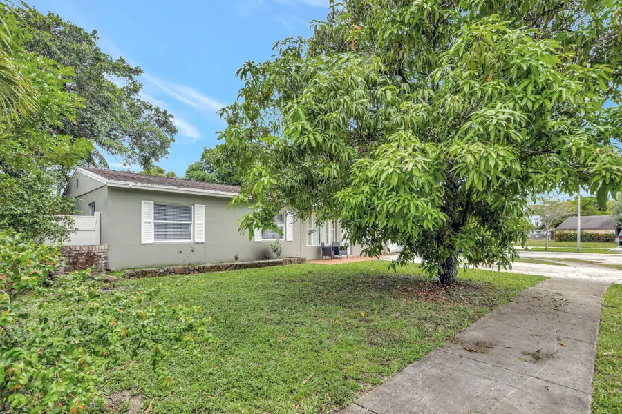6290 SW 18th Place, North Lauderdale, FL 33068 - #2