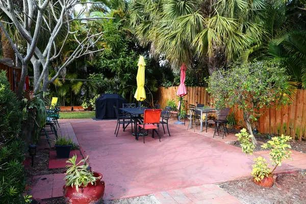 302 Lake Osborne Drive #9, Lake Worth, FL 33461