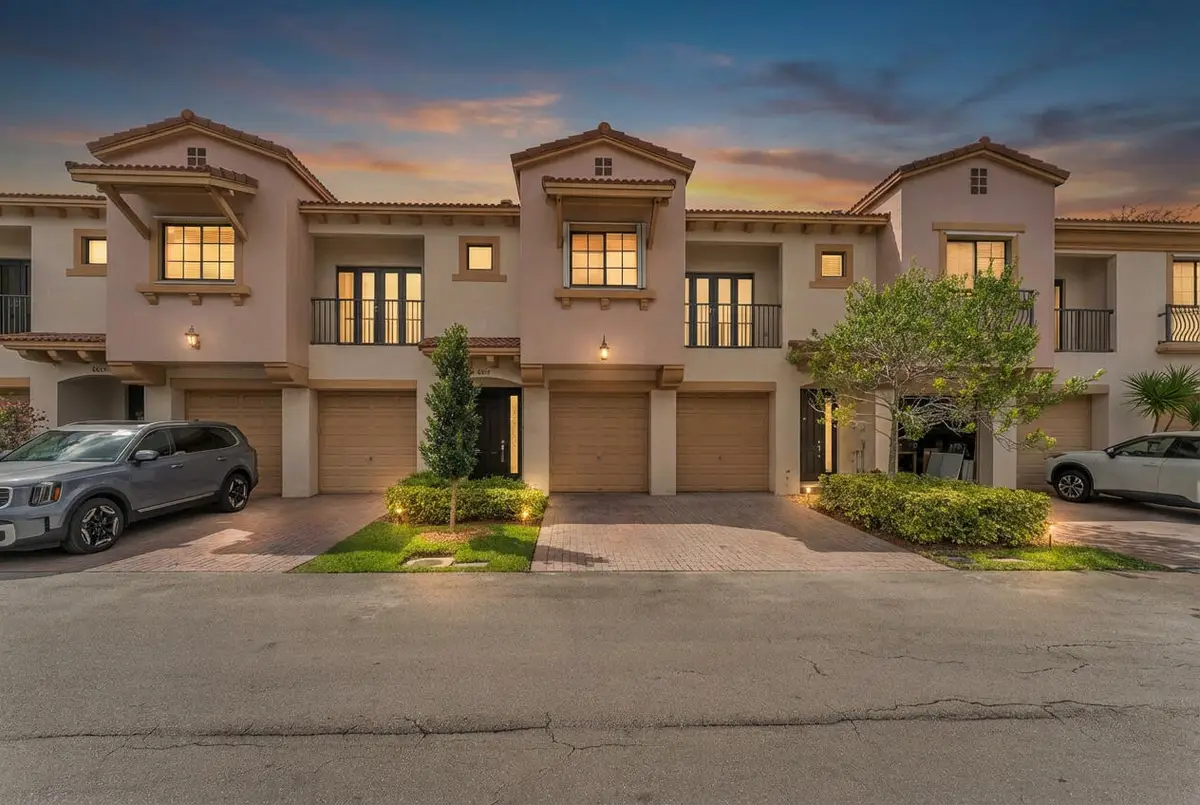 6077 Grand Cypress Circle W, Coconut Creek, FL 33073 - #1