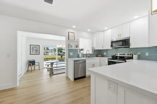 533 Riverside Drive, Palm Beach Gardens, FL 33410