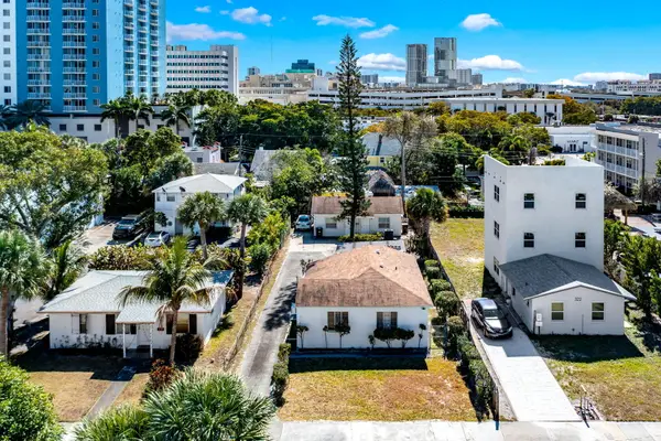 318 N Lakeside Court, West Palm Beach, FL 33407