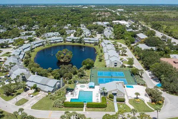 933 NE Sandalwood Place, Jensen Beach, FL 34957