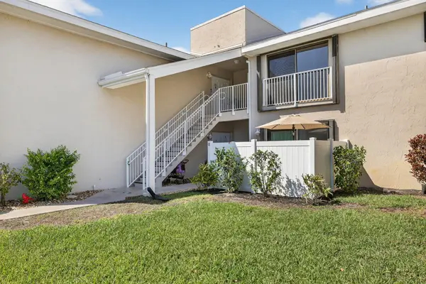 3210 S Lakeview Circle #3-102, Fort Pierce, FL 34949