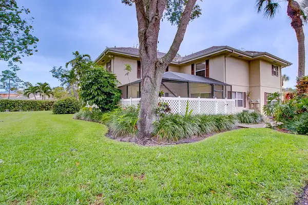 44 Essex Court #B, Royal Palm Beach, FL 33411