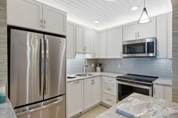 111 Shore Court #305-C, Juno Beach, FL 33408