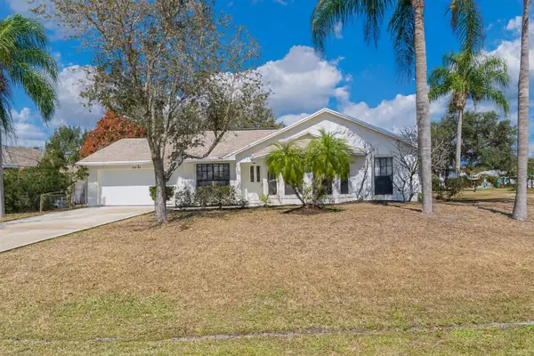 6935 NW Hershy Circle, Port St Lucie, FL 34983
