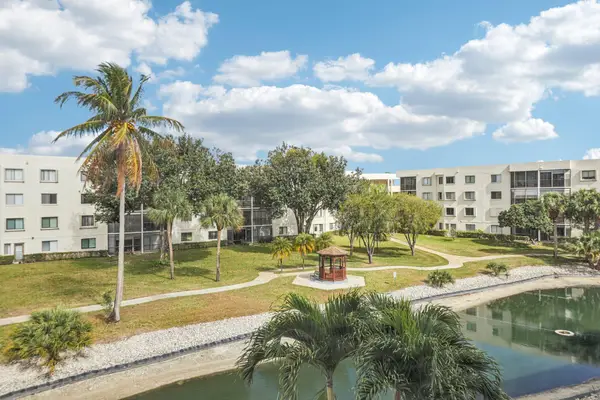 3178 Via Poinciana #305, Lake Worth, FL 33467