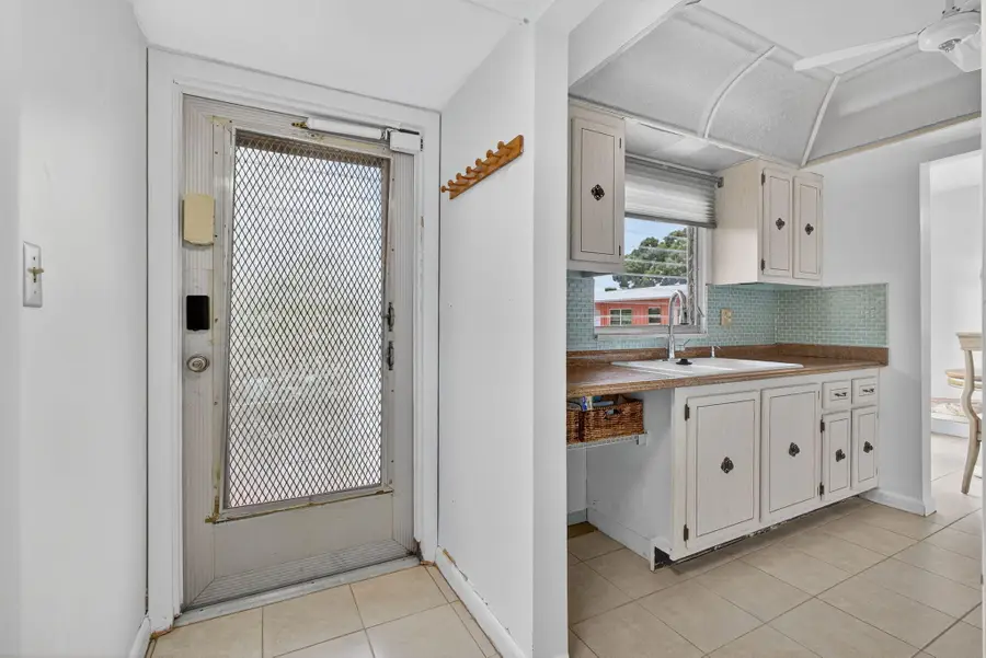 26 Golfs Edge #F, West Palm Beach, FL 33417 - #2