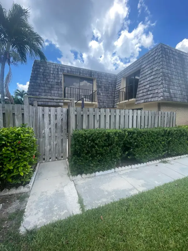 47 Lake Arbor Drive, Lake Worth Beach, FL 33461