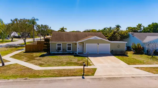 7791 Blairwood Circle N, Lake Worth, FL 33467