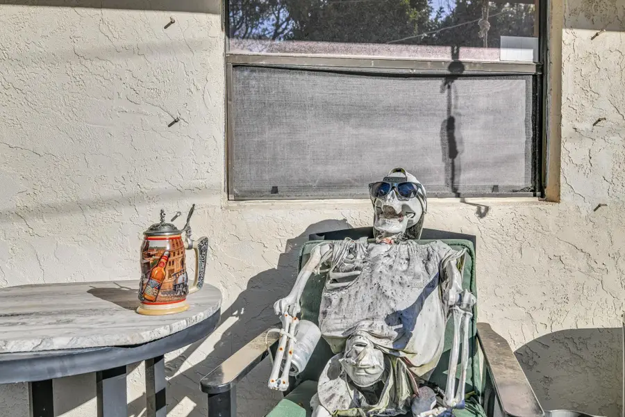 828 Mcintosh Street, West Palm Beach, FL 33405 - #3