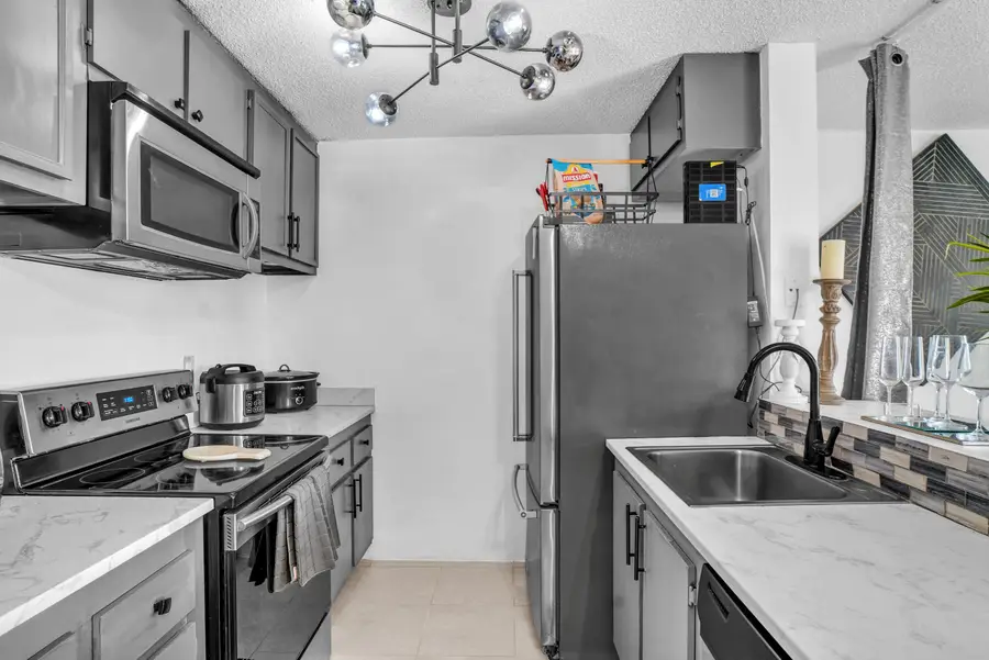 1423 Meadows Circle W, Boynton Beach, FL 33436 - #3