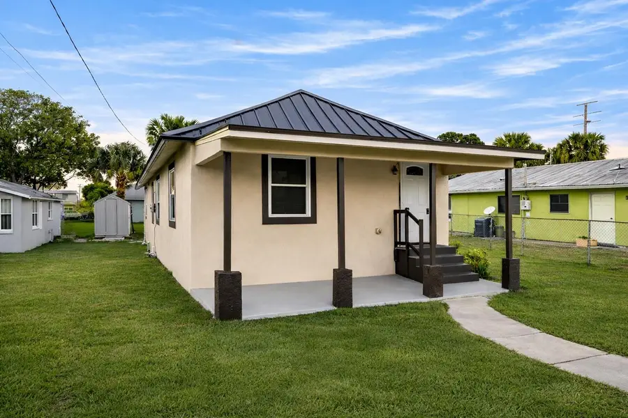 712 SE Bayou Avenue, Stuart, FL 34994 - #2