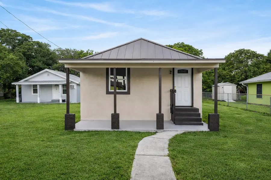 712 SE Bayou Avenue, Stuart, FL 34994 - #2