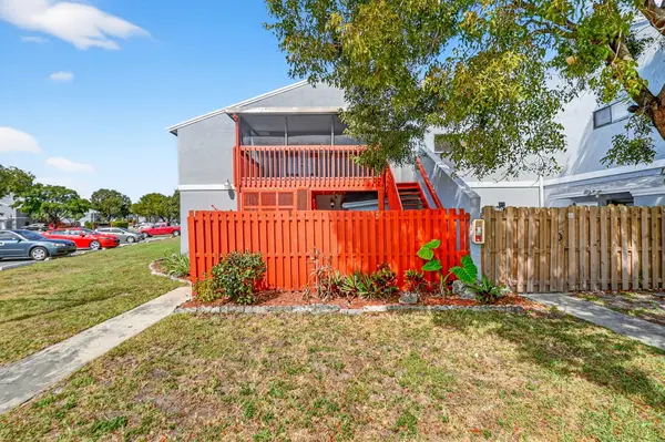 18 Crossings Circle #F, Boynton Beach, FL 33435