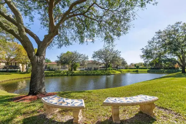 40 Essex Court #A, Royal Palm Beach, FL 33411