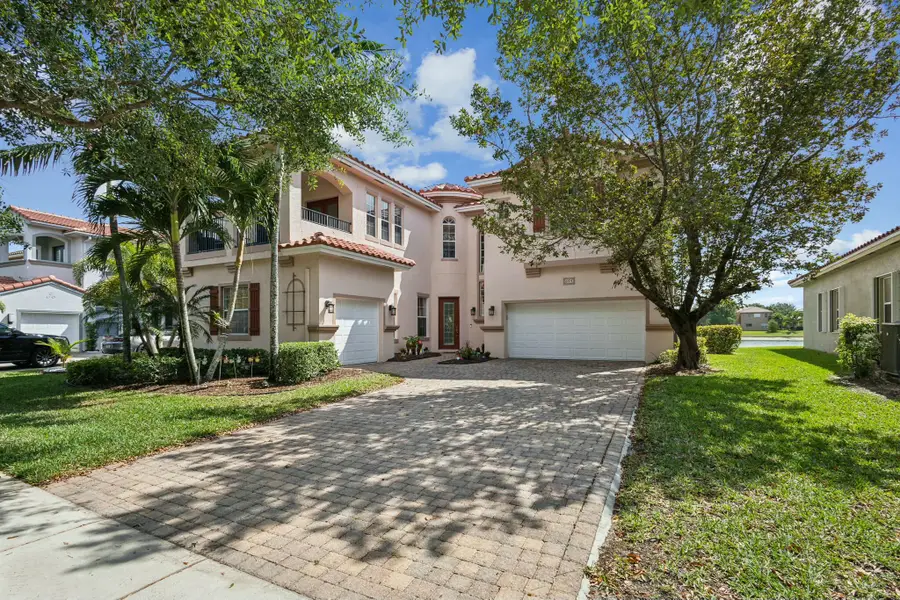 694 Cresta Circle, West Palm Beach, FL 33413 - Image #2