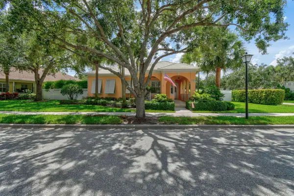 2584 E Community Drive, Jupiter, FL 33458