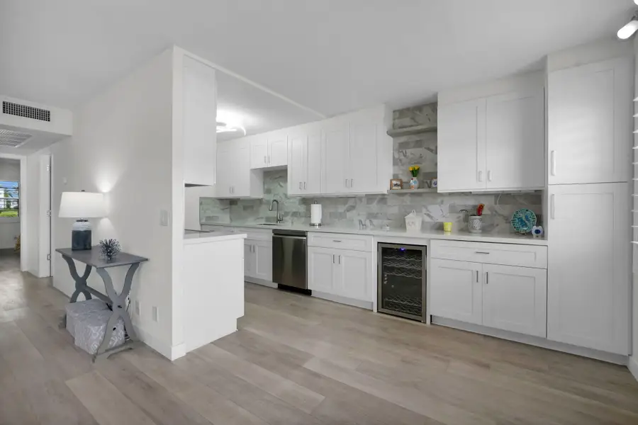 1084 Guildford E, Boca Raton, FL 33434 - Image #2