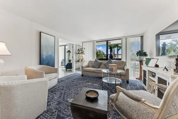 2000 Presidential Way #205, West Palm Beach, FL 33401