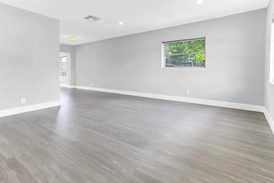 7609 NW 70 Avenue, Tamarac, FL 33321 - Image #2