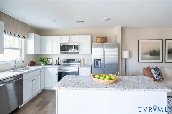 906 Encore Autumn Lane, Henrico, VA 23227