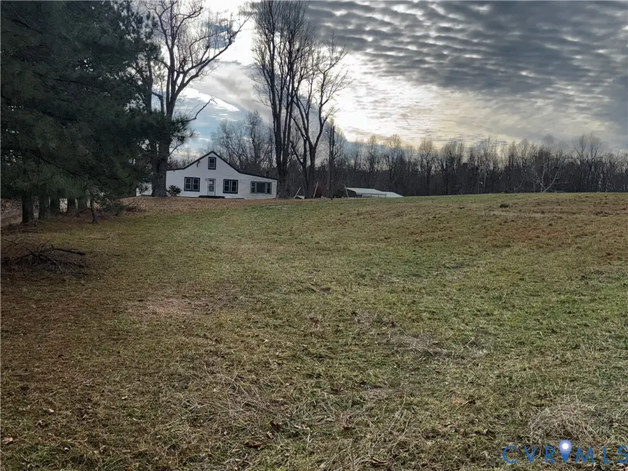 5571 W Courthouse Road, Crewe, VA 23930 - Image #2