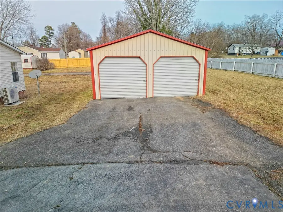 806 Lunenburg Avenue, Victoria, VA 23974 - #3