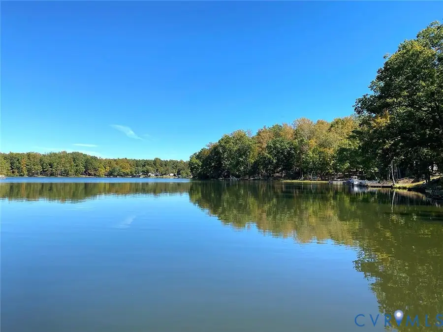 16 Mccutcheon Avenue, Columbia, VA 23038 - #3