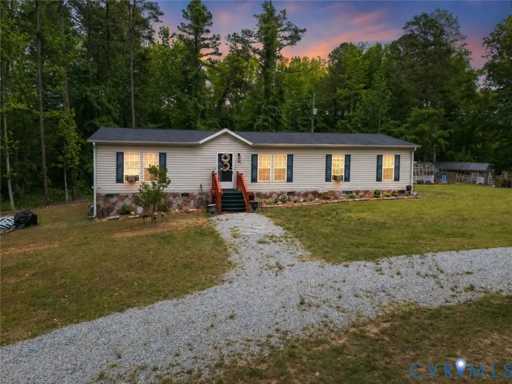 1370 Hunters Lane Lane, Chase City, VA 23924 - #1