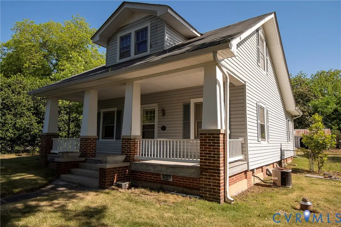 211 Dinwiddie Avenue, Blackstone, VA 23824 - #1