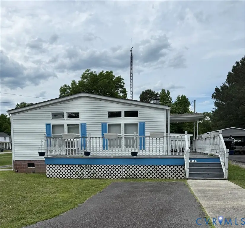 304 E Main Street, Wakefield, VA 23888 - #2