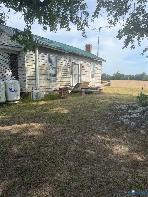 9380 Wakefield Road, Wakefield, VA 23888