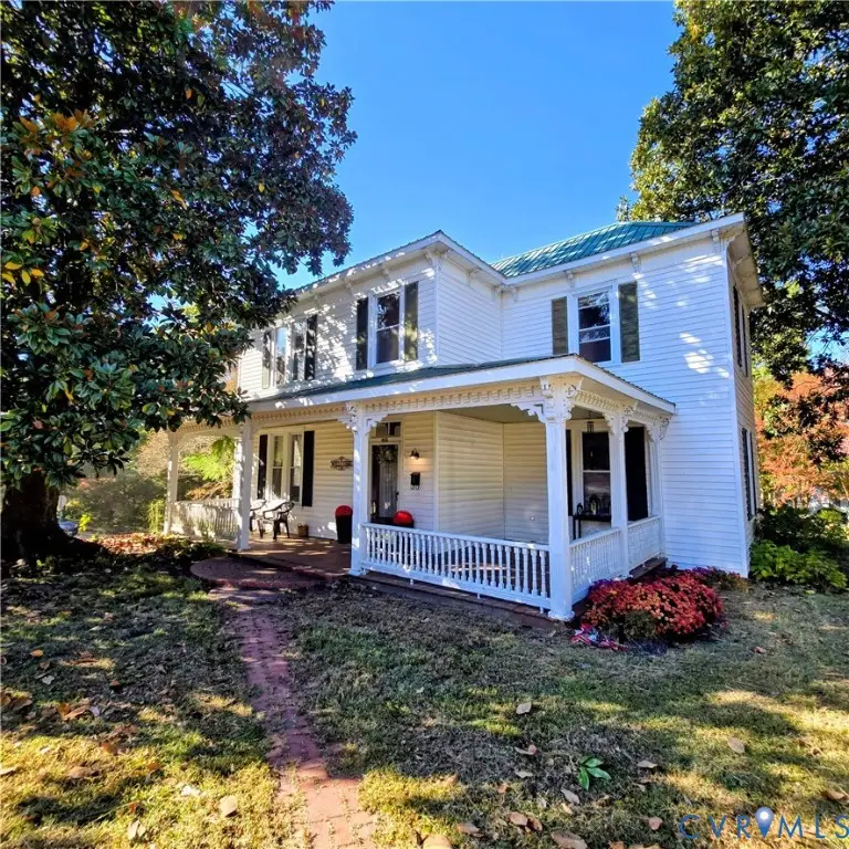 400 W Carolina Avenue, Crewe, VA 23930 - #1