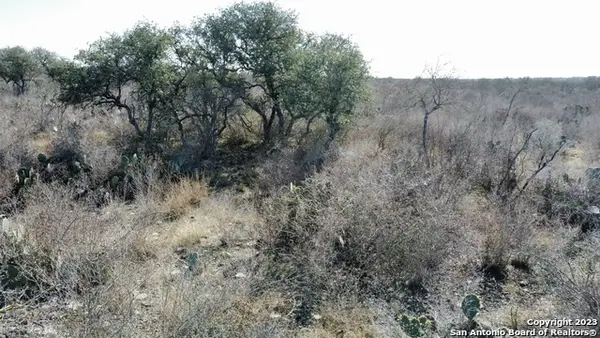 60 Friendship Hls, Uvalde, TX 78801