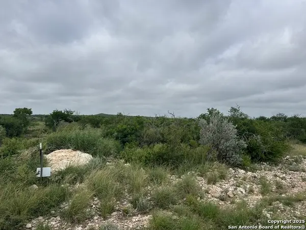 87 Palomino Hls, Uvalde, TX 78801