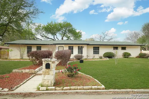 202 Shalimar Dr, Castle Hills, TX 78213