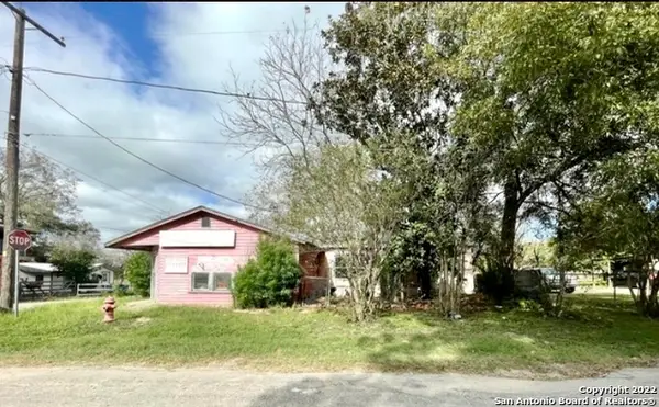 614 4th St, Natalia, TX 78059