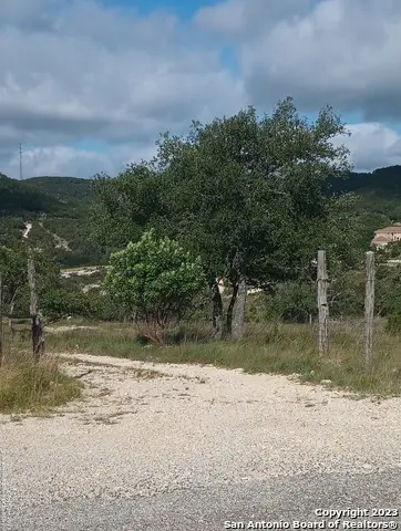 761 W Bear Springs Rd, Pipe Creek, TX 78063